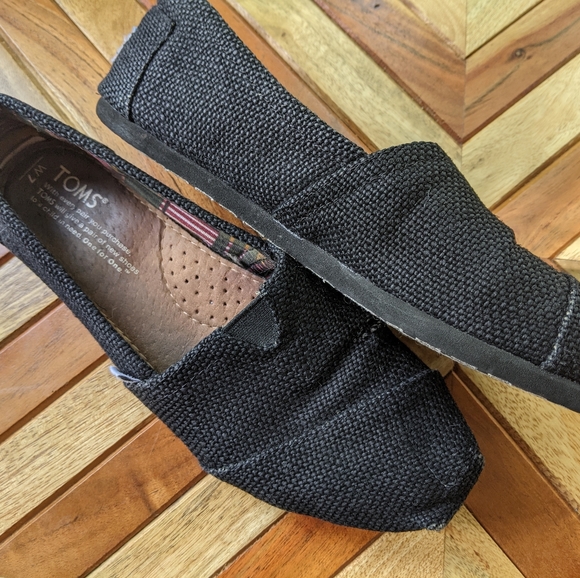 TOMS black on black slip on burlap shoes W 7 - Picture 3 of 4
